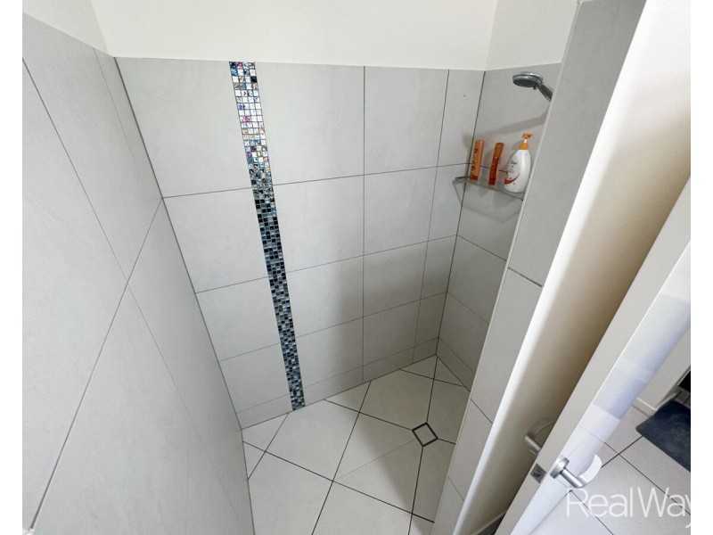 8 Sweetwater Court, Ashfield QLD 4670