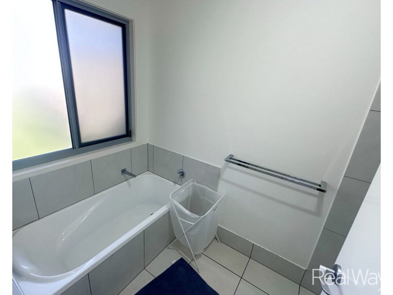 8 Sweetwater Court, Ashfield QLD 4670