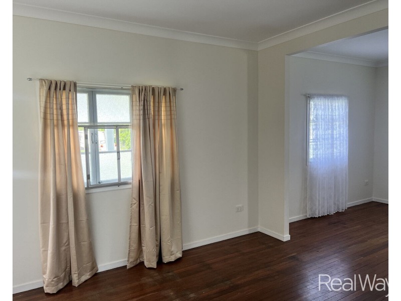 1 Buzza Street, Walkervale QLD 4670