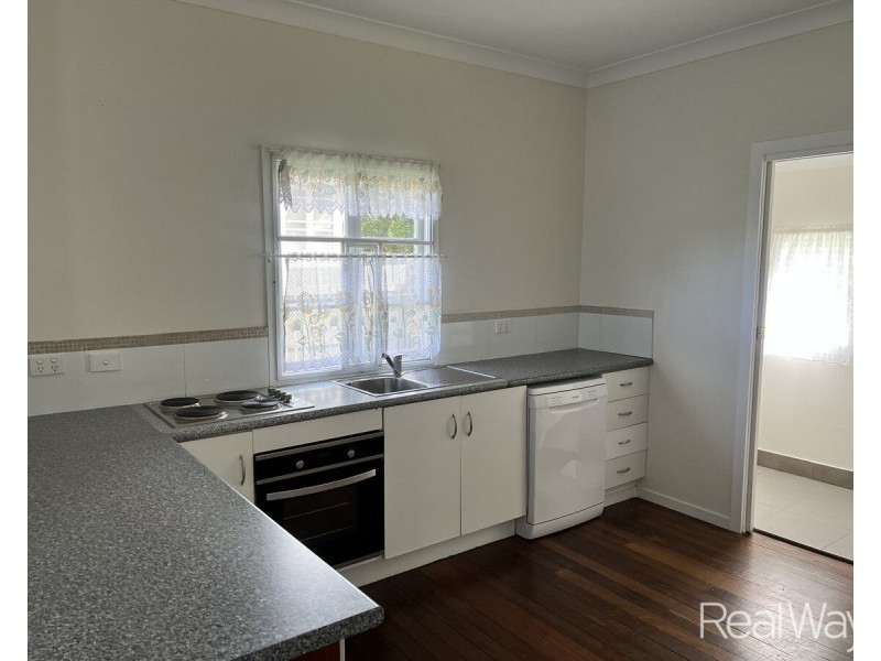 1 Buzza Street, Walkervale QLD 4670