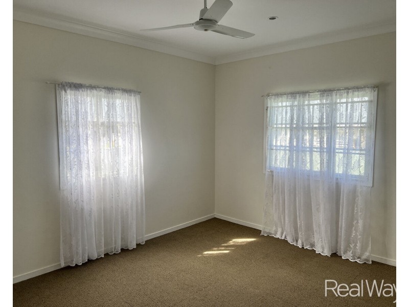 1 Buzza Street, Walkervale QLD 4670
