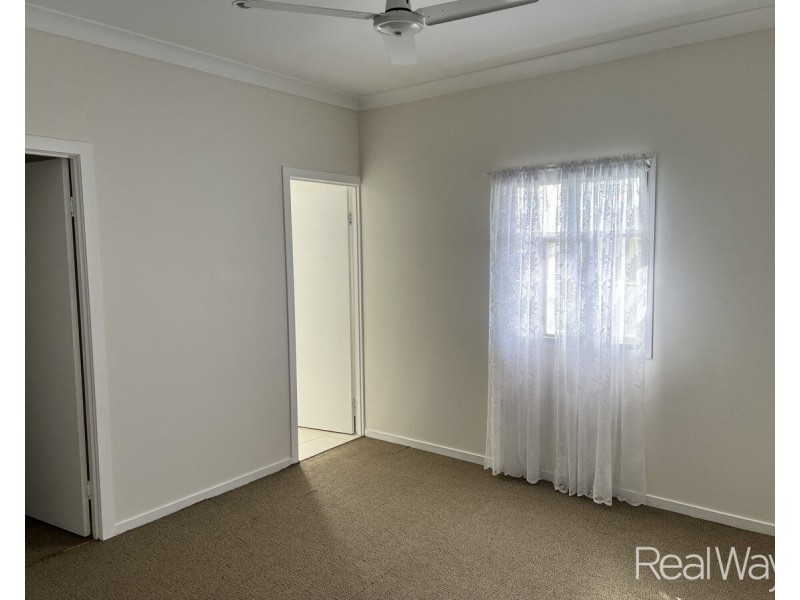 1 Buzza Street, Walkervale QLD 4670