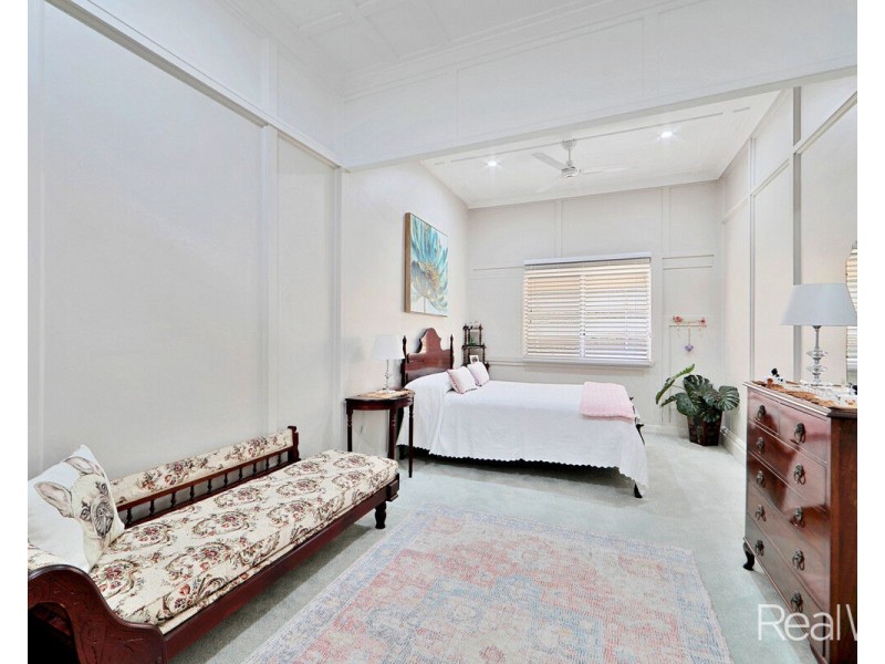 138 Walker Street, Svensson Heights QLD 4670