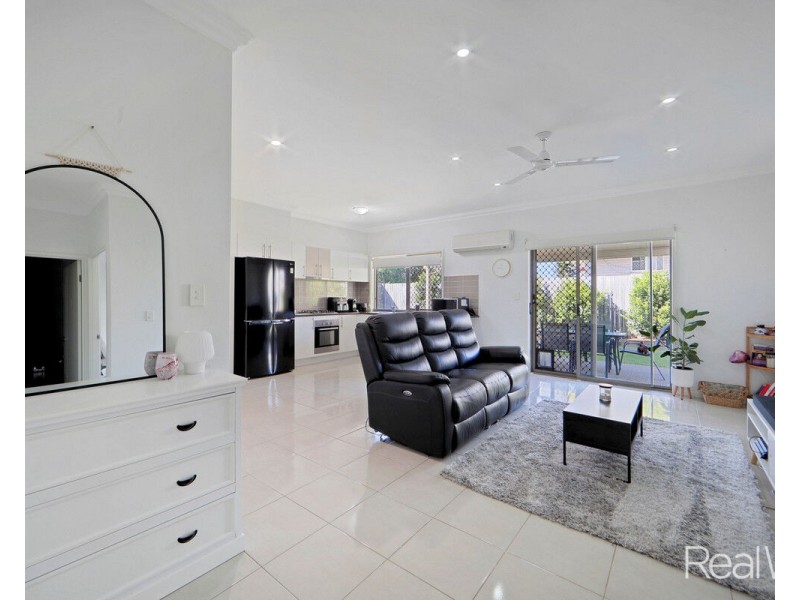 4/3 Bust Street, Svensson Heights QLD 4670