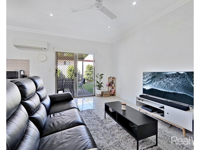 4/3 Bust Street, Svensson Heights QLD 4670