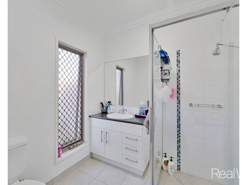 4/3 Bust Street, Svensson Heights QLD 4670