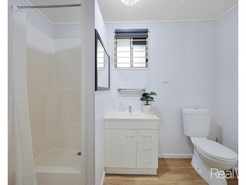 8 Rickards Road, Kolonga QLD 4671