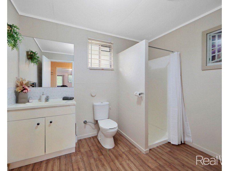 8 Rickards Road, Kolonga QLD 4671