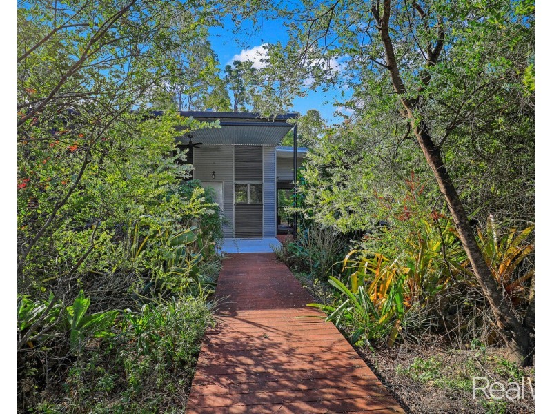 8 Rickards Road, Kolonga QLD 4671