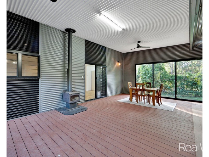 8 Rickards Road, Kolonga QLD 4671