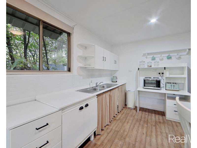 8 Rickards Road, Kolonga QLD 4671