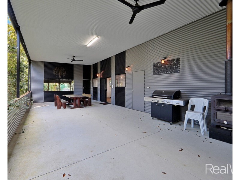 8 Rickards Road, Kolonga QLD 4671