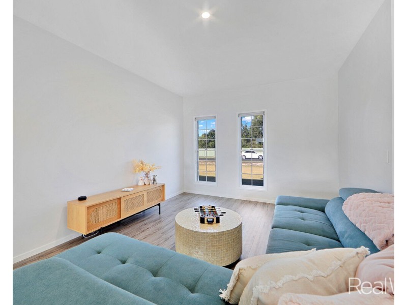 49 Workmans Road, Sharon QLD 4670