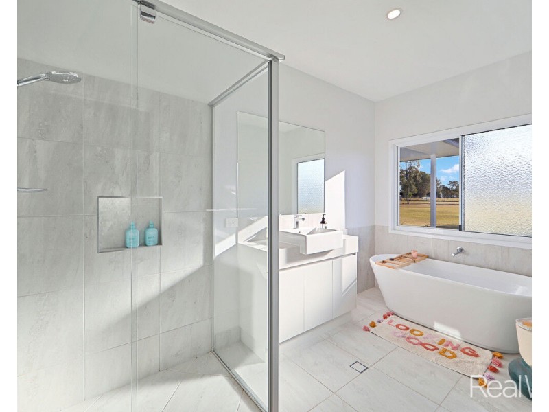 49 Workmans Road, Sharon QLD 4670