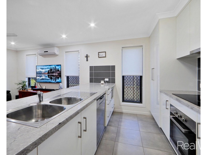 2/1 Alison Drive, Kalkie QLD 4670