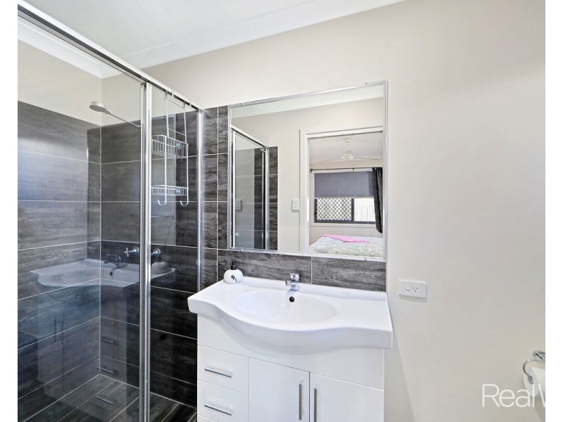 2/1 Alison Drive, Kalkie QLD 4670