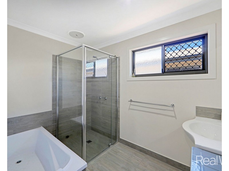 2/1 Alison Drive, Kalkie QLD 4670