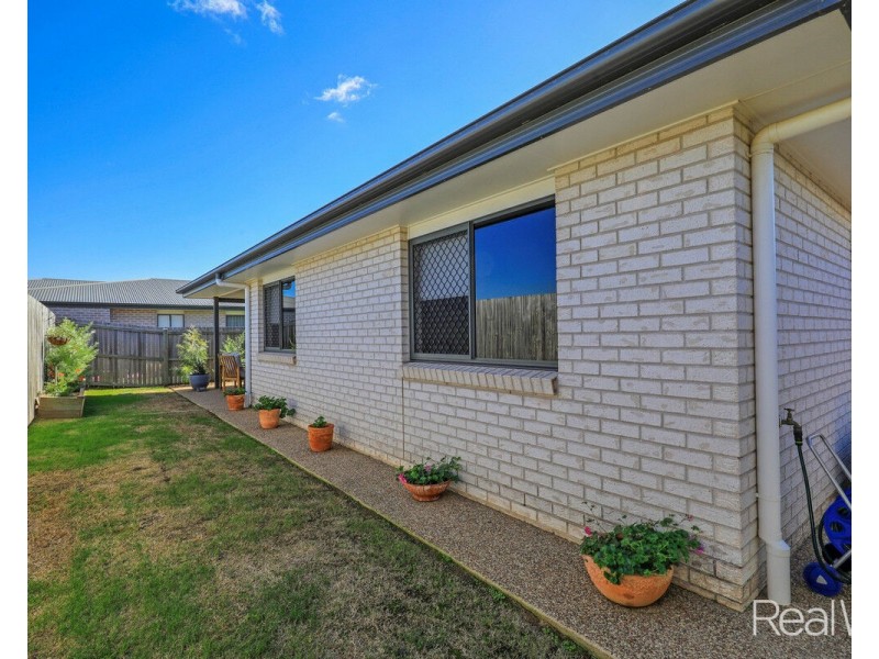 2/1 Alison Drive, Kalkie QLD 4670