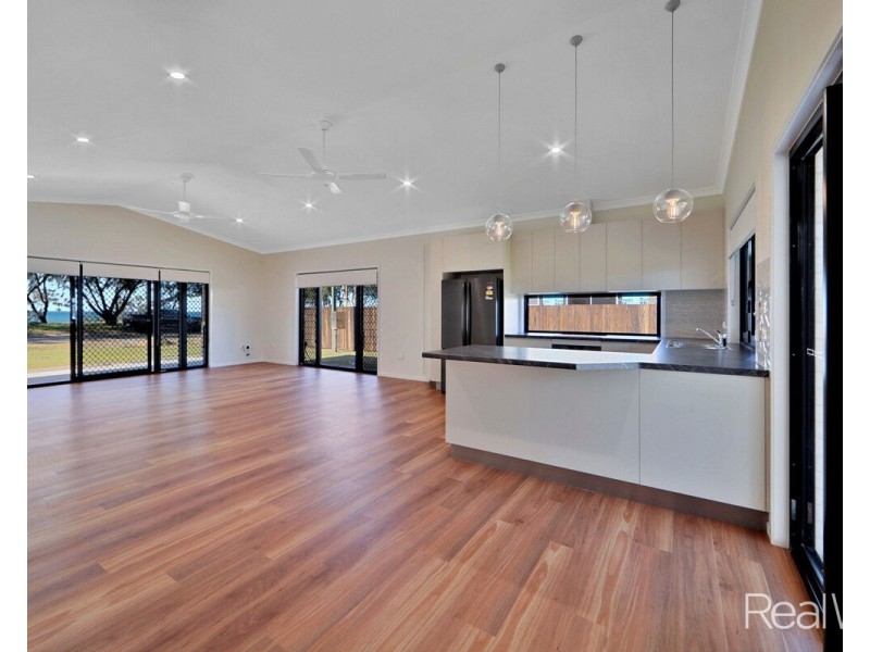16 Esplanade, Elliott Heads QLD 4670