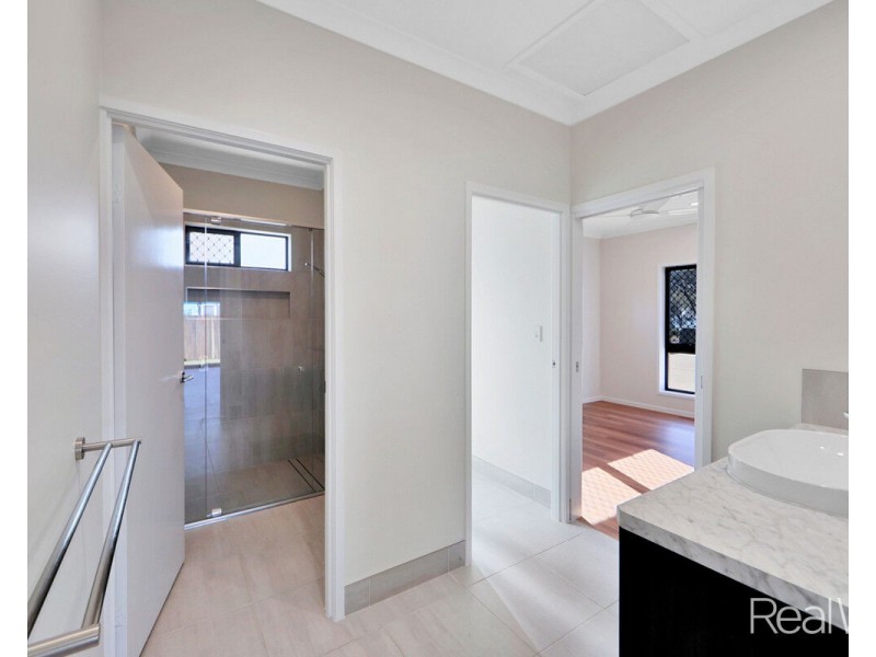 16 Esplanade, Elliott Heads QLD 4670