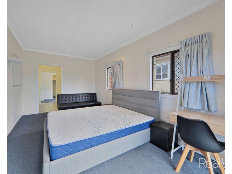 6 Thorburn Street, Svensson Heights QLD 4670