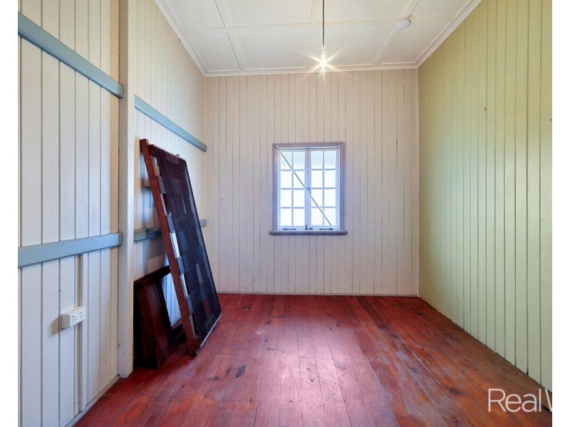 34 High Street, Walkervale QLD 4670