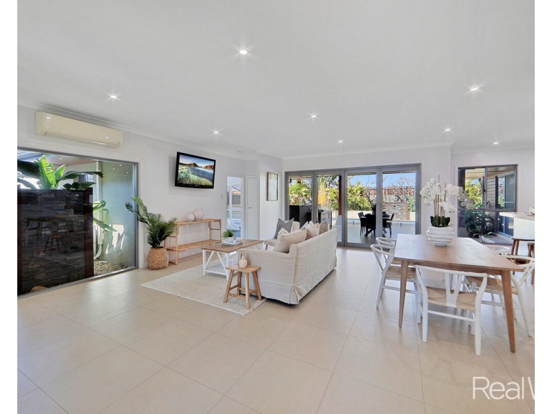 9 Freshwater Drive, Branyan QLD 4670
