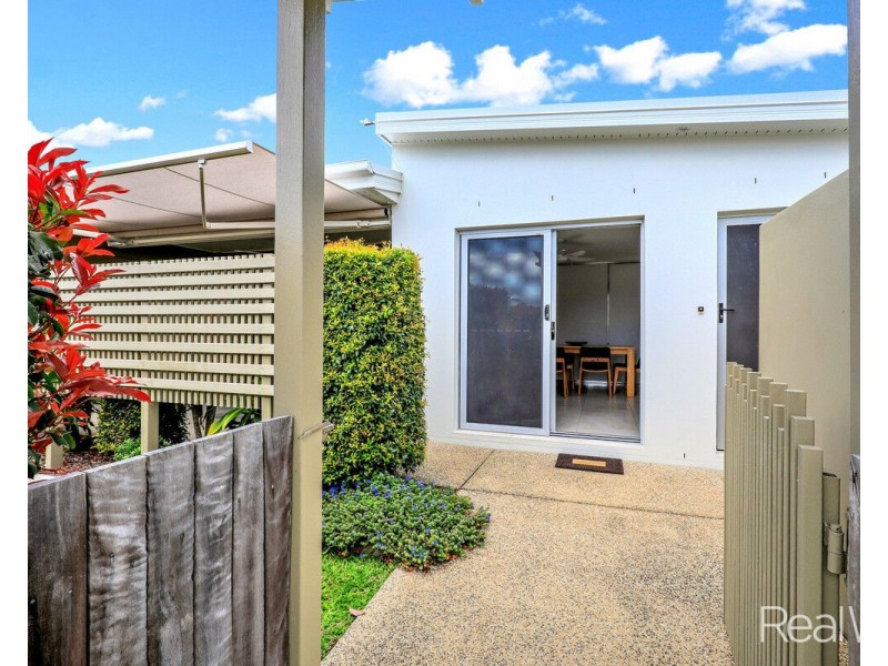 2/27 Holland Street, Bargara QLD 4670