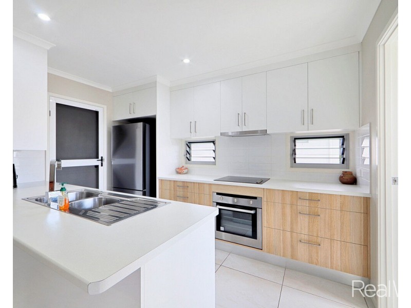 2/27 Holland Street, Bargara QLD 4670