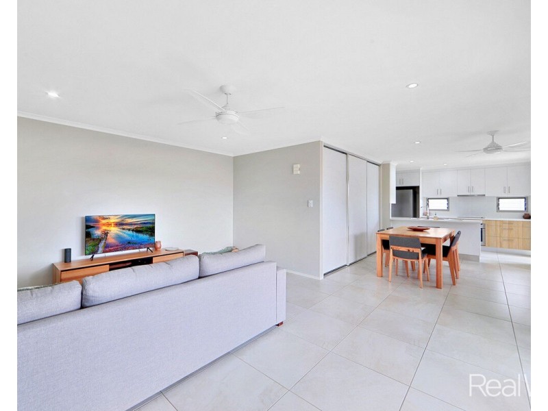2/27 Holland Street, Bargara QLD 4670