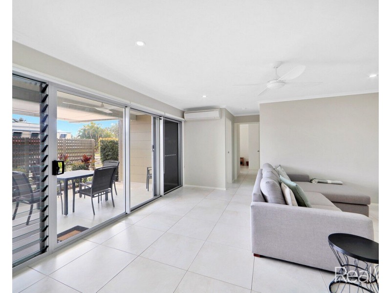 2/27 Holland Street, Bargara QLD 4670