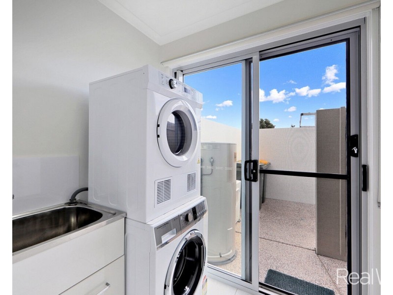 2/27 Holland Street, Bargara QLD 4670