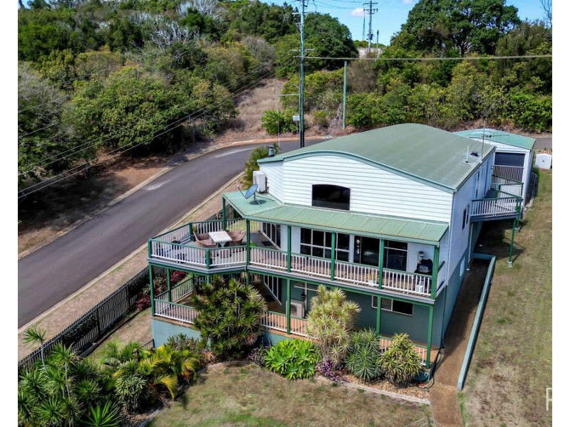 1 Hilltop Avenue, Qunaba QLD 4670