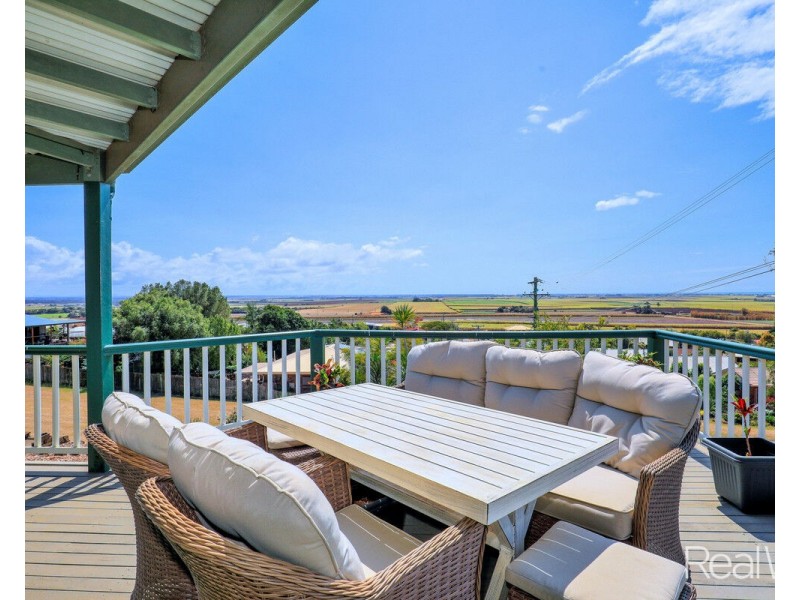 1 Hilltop Avenue, Qunaba QLD 4670