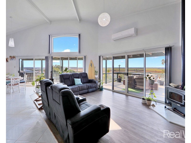 1 Hilltop Avenue, Qunaba QLD 4670