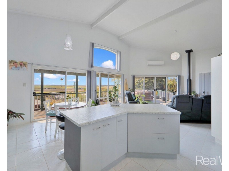 1 Hilltop Avenue, Qunaba QLD 4670