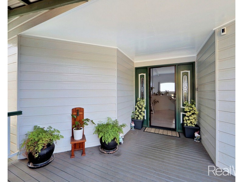 1 Hilltop Avenue, Qunaba QLD 4670