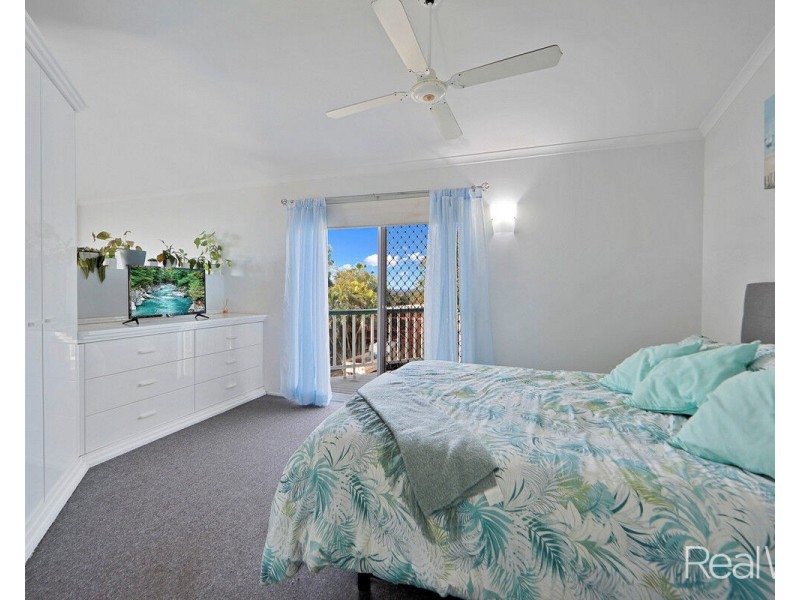 1 Hilltop Avenue, Qunaba QLD 4670