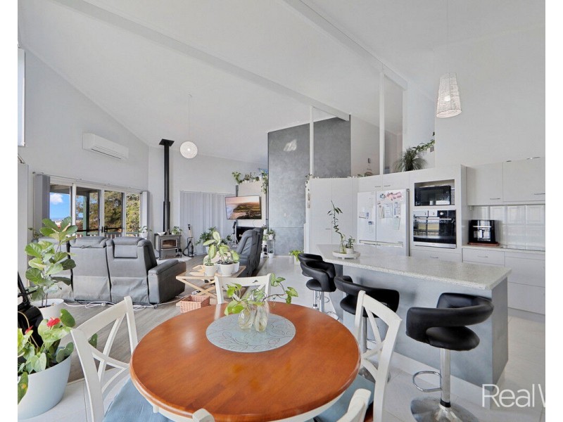 1 Hilltop Avenue, Qunaba QLD 4670