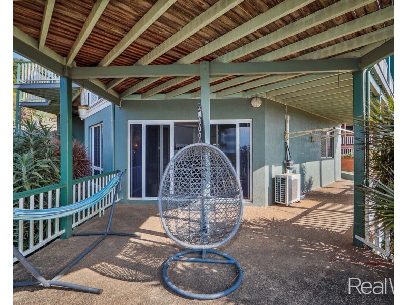 1 Hilltop Avenue, Qunaba QLD 4670