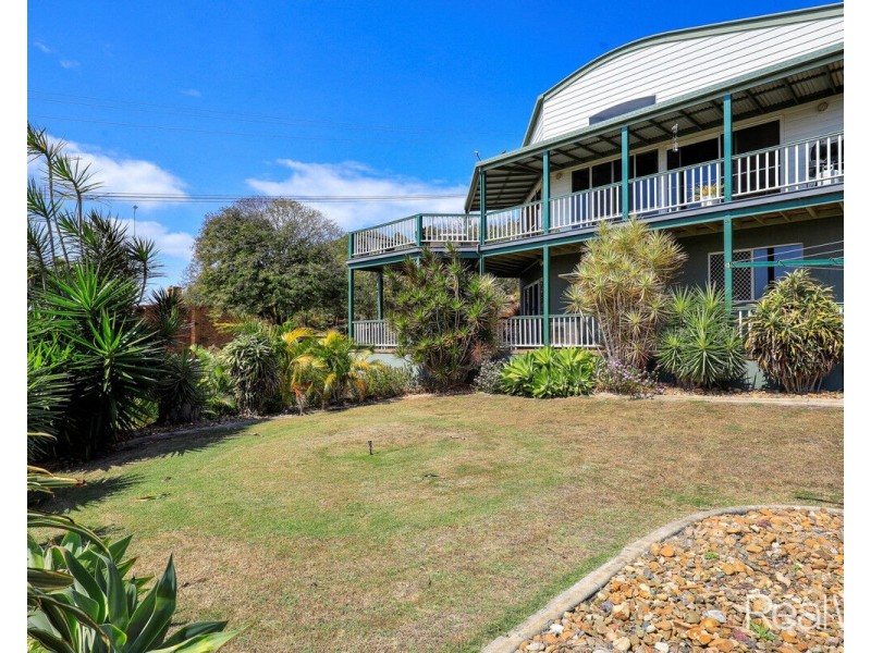 1 Hilltop Avenue, Qunaba QLD 4670