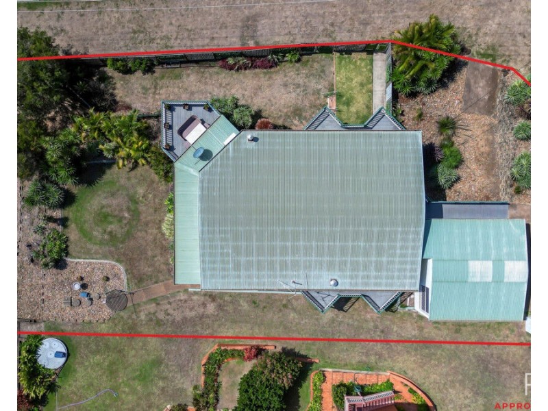 1 Hilltop Avenue, Qunaba QLD 4670