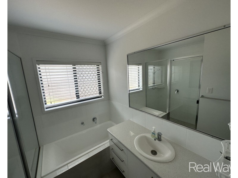 26 Mountney Street, Avoca QLD 4670