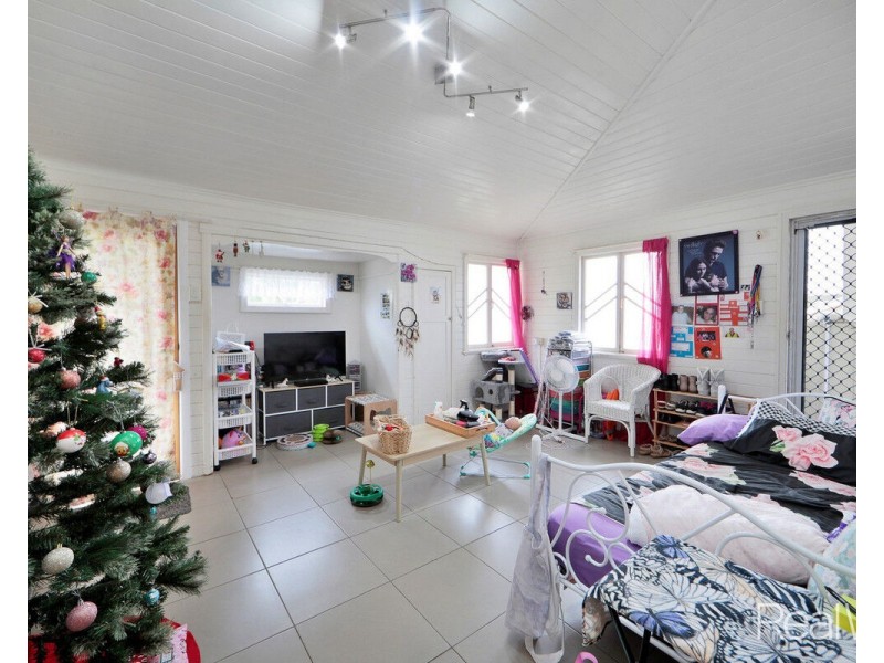 1/2 Crawford Street, Walkervale QLD 4670
