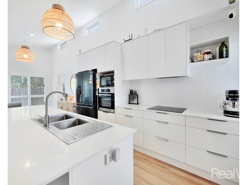 2/23 Greenview Drive, Bargara QLD 4670