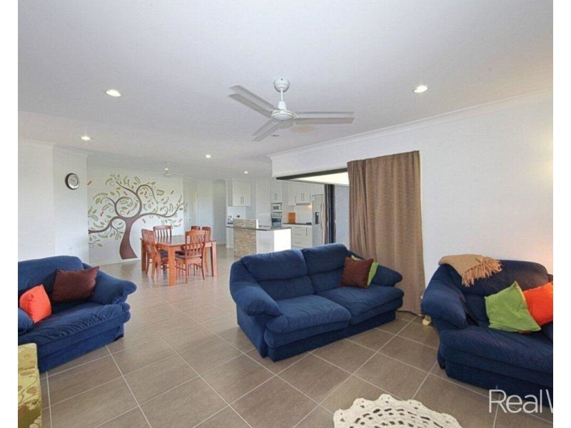 2 Mountney Street, Avoca QLD 4670