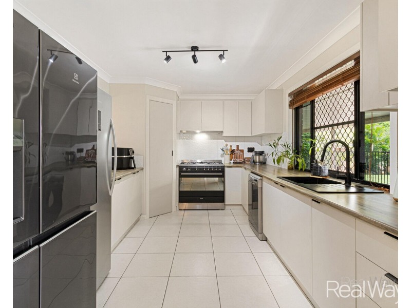 4 Slalom Crescent, Branyan QLD 4670