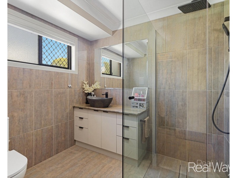 4 Slalom Crescent, Branyan QLD 4670