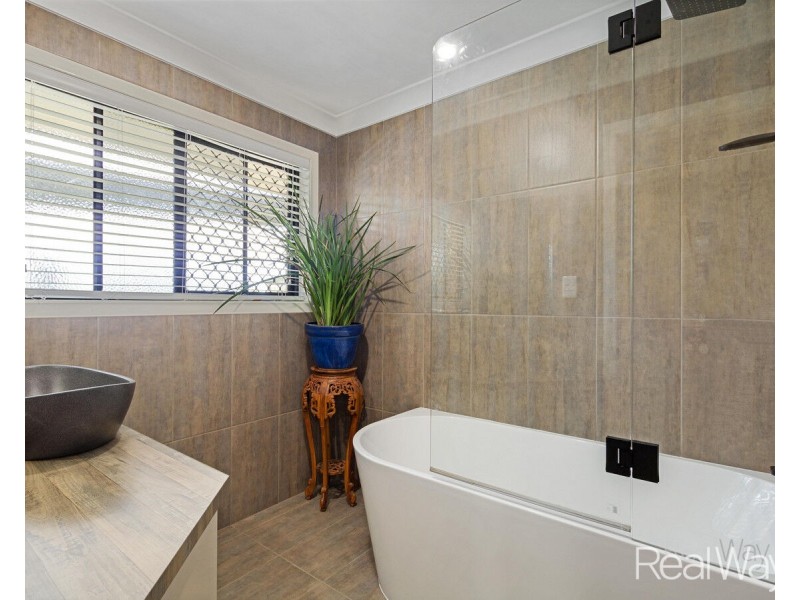 4 Slalom Crescent, Branyan QLD 4670