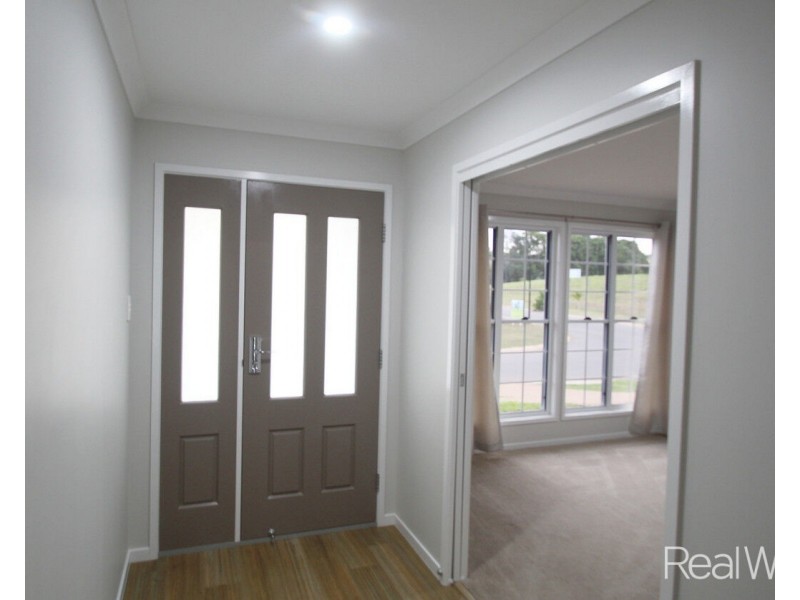 1 Bowerbird Court, Branyan QLD 4670
